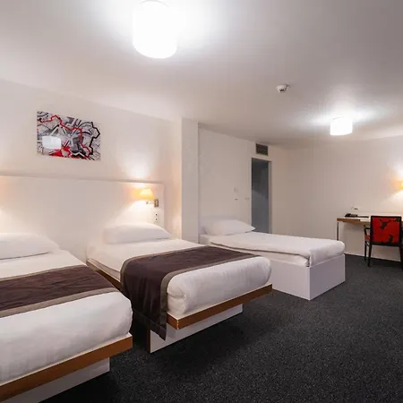 特雷萨杜瓦尔酒店 4* Hradec Králové