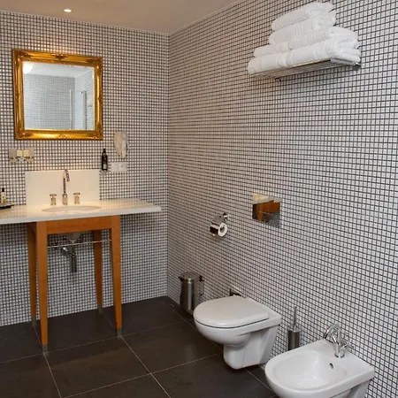 Ea Tereziansky Dvur 4* Градец-Кралове