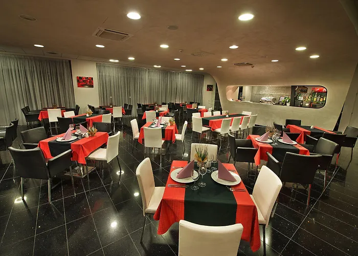 特雷萨杜瓦尔酒店 4* Hradec Králové