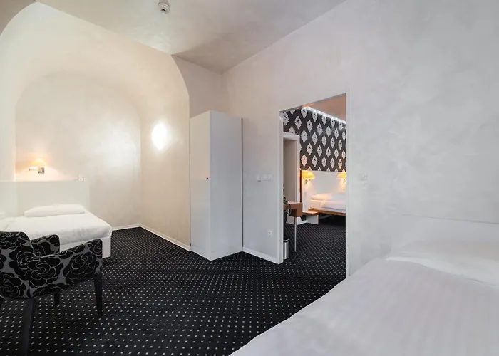 Hotel Ea Tereziansky Dvur Hradec Králové