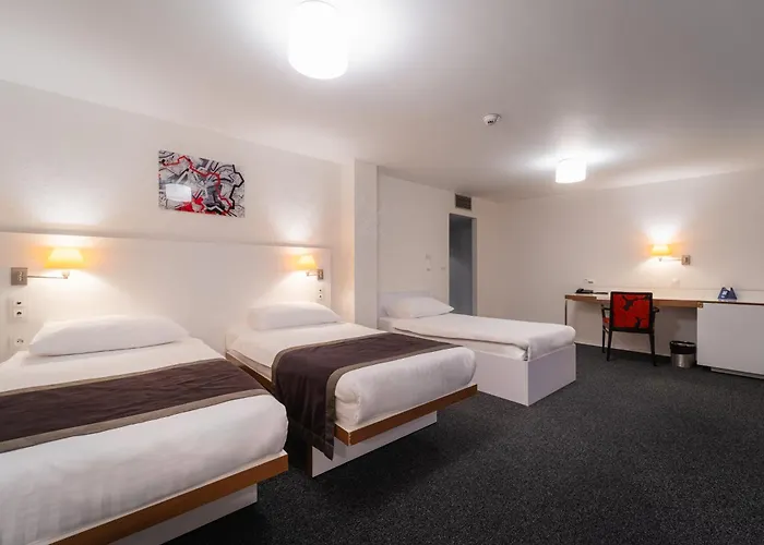 特雷萨杜瓦尔酒店 4* Hradec Králové